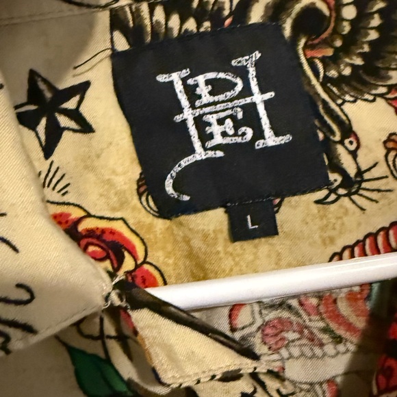 Traditional button up - Picture 3 of 3